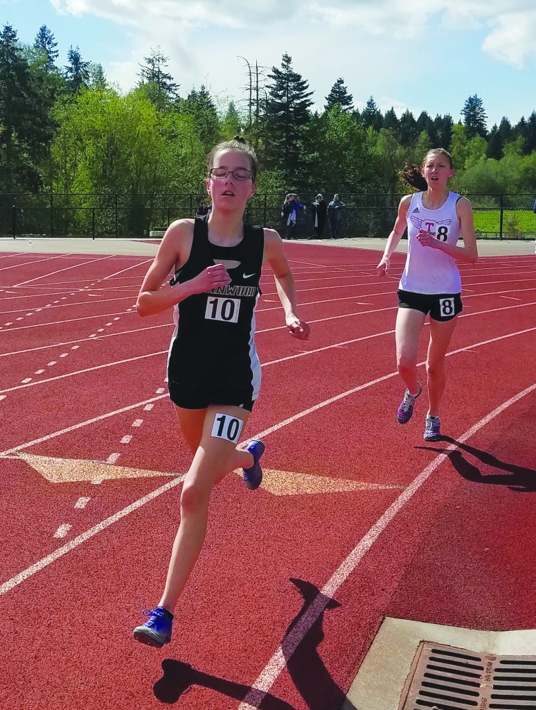 Jenna Miller (left), Women’s 1600m.